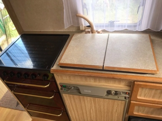                         Przyczepa kempingowa Herald Emblem 4-5 osobowa, 2001 r., DMC 1340 - zdjęcie 7
                        