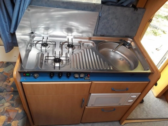                         Przyczepa HOBBY 400 z 2003 roku - zdjęcie 6
                        