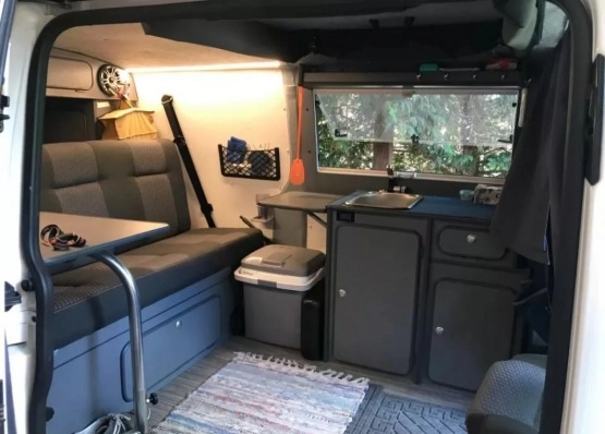                         Volkswagen Transporter T5 - zdjęcie 9
                        