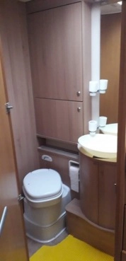                         Fiat Ducato Camper 2011 r., BURSTNER - zdjęcie 4
                        