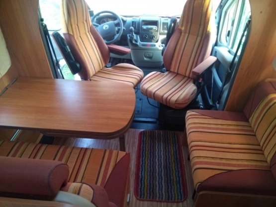                         Camper półintegra Burstner 3.0, 160 koni, LPG, klima, solar - zdjęcie 10
                        