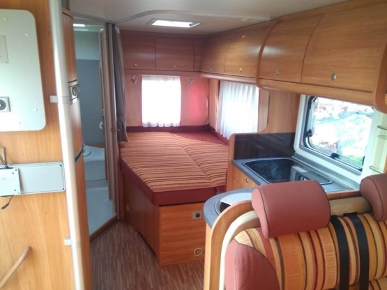                         Camper półintegra Burstner 3.0, 160 koni, LPG, klima, solar - zdjęcie 11
                        