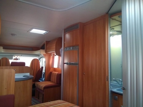                         Camper półintegra Burstner 3.0, 160 koni, LPG, klima, solar - zdjęcie 4
                        