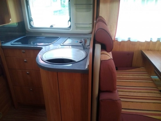                         Camper półintegra Burstner 3.0, 160 koni, LPG, klima, solar - zdjęcie 6
                        