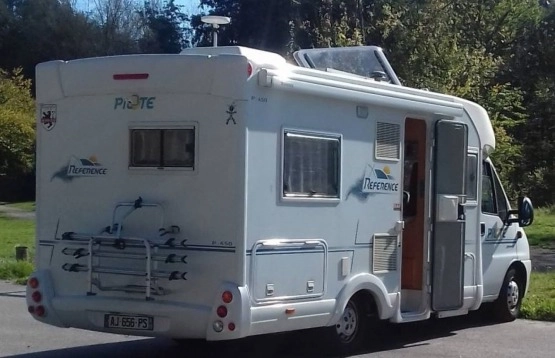                         KAMPER PÓŁINTEGRA PILOTE 2005 ROK PRZEPIĘKNY - zdjęcie 1
                        