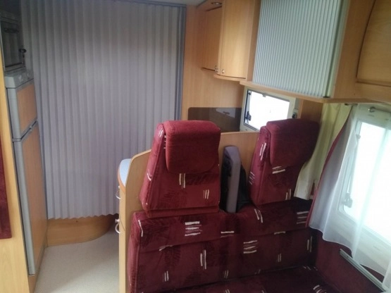                         KAMPER PÓŁINTEGRA PILOTE 2005 ROK PRZEPIĘKNY - zdjęcie 3
                        