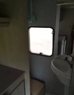                         Przyczepa Caravelair 1994 rok - zdjęcie 4
                        