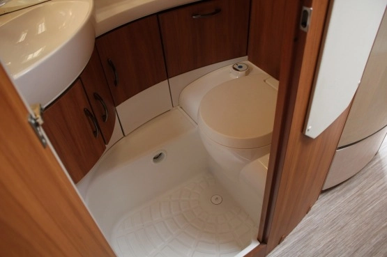                         2016 Hobby OnTour 490 SFF - DMC 1500 kg, 3 osobowa - zdjęcie 13
                        