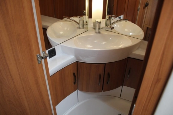                         2016 Hobby OnTour 490 SFF - DMC 1500 kg, 3 osobowa - zdjęcie 14
                        