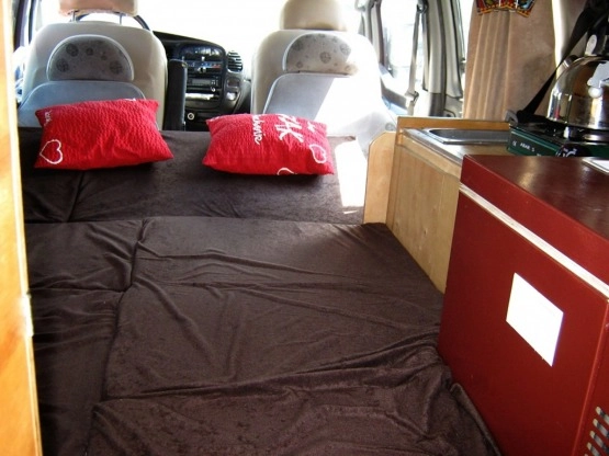                         Hyundai H200 2,5 D Mini Kamper, Spanie 2+2, kuchnia, WC + Namiot + Hak - zdjęcie 17
                        