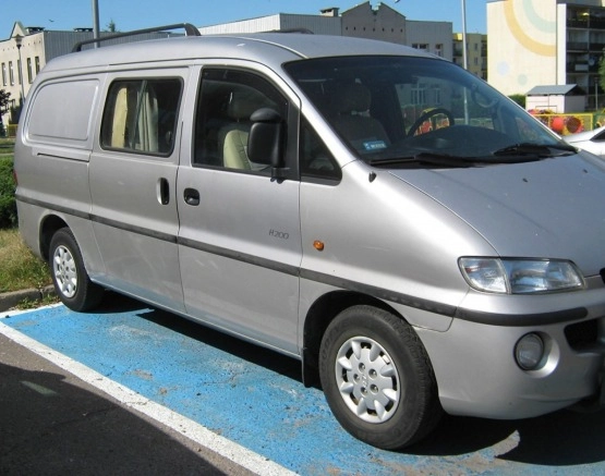                         Hyundai H200 2,5 D Mini Kamper, Spanie 2+2, kuchnia, WC + Namiot + Hak - zdjęcie 1
                        
