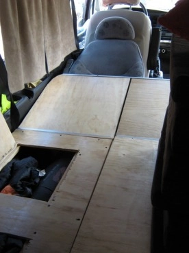                         Hyundai H200 2,5 D Mini Kamper, Spanie 2+2, kuchnia, WC + Namiot + Hak - zdjęcie 4
                        