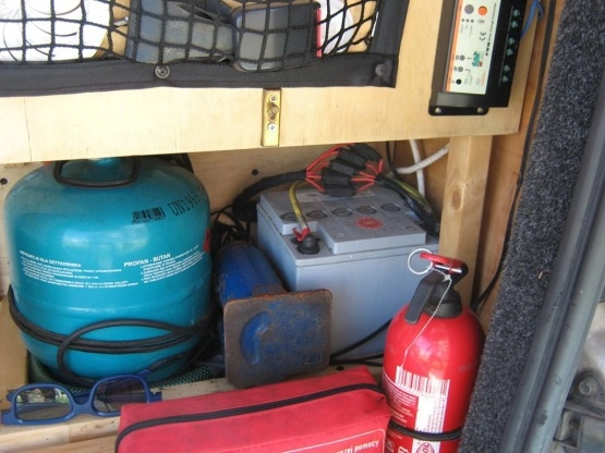                         Hyundai H200 2,5 D Mini Kamper, Spanie 2+2, kuchnia, WC + Namiot + Hak - zdjęcie 8
                        