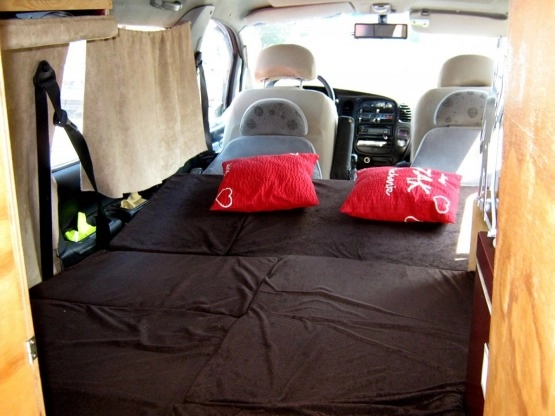                         Hyundai H200 2,5 D Mini Kamper, Spanie 2+2, kuchnia, WC + Namiot + Hak - zdjęcie 9
                        