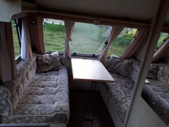                         Przyczepa kempingowa ABI Cricket 1995 r. + przedsionek - zdjęcie 3
                        