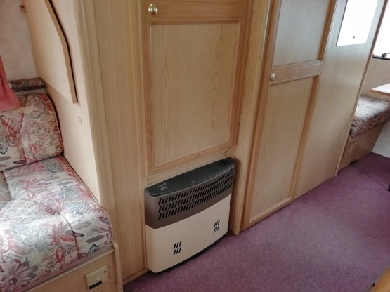                         Przyczepa kempingowa Compass 4 osobowa z przedsionkiem 1998 - zdjęcie 4
                        