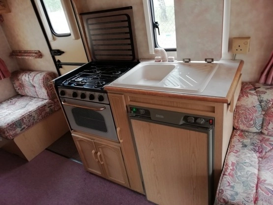                         Przyczepa kempingowa Compass 4 osobowa z przedsionkiem 1998 - zdjęcie 7
                        