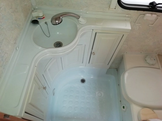                         Przyczepa kempingowa Lunar 4-osobowa z przedsionkiem 2003 - zdjęcie 3
                        