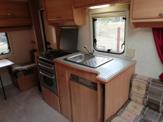                         Przyczepa kempingowa Lunar 4-osobowa z przedsionkiem 2003 - zdjęcie 6
                        