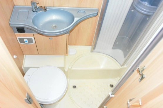                         Fiat Ducato 2,0 Multijet 115 Kamper Sunlight T67 - zdjęcie 6
                        