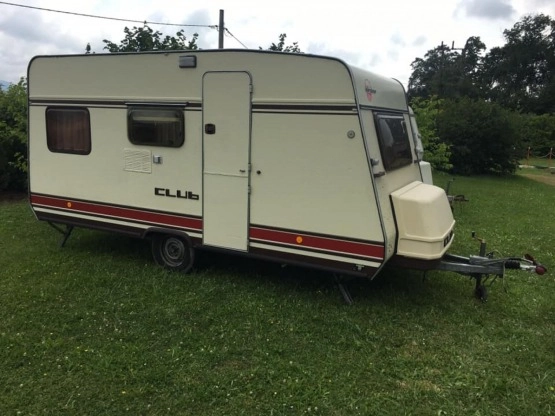                         Przyczepa kempingowa Burstner Club 4-osobowa, przedsionek - zdjęcie 1
                        