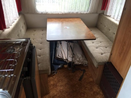                         Przyczepa kempingowa Burstner Club 4-osobowa, przedsionek - zdjęcie 3
                        