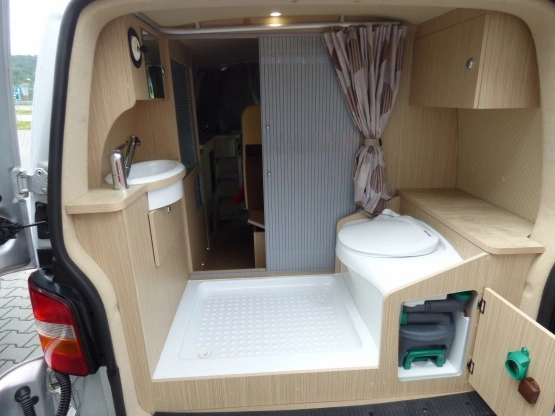                         VW T5 Kamper, profesjonalnie dostosowany - zdjęcie 13
                        