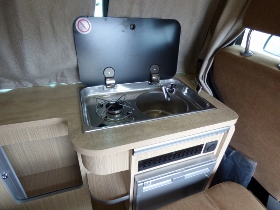                         VW T5 Kamper, profesjonalnie dostosowany - zdjęcie 2
                        