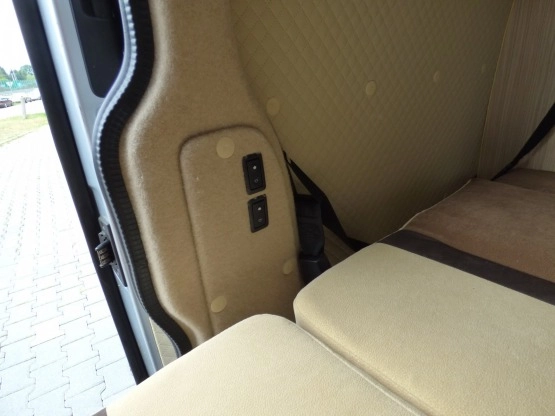                         VW T5 Kamper, profesjonalnie dostosowany - zdjęcie 6
                        