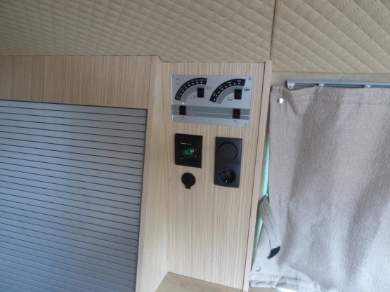                         VW T5 Kamper, profesjonalnie dostosowany - zdjęcie 7
                        