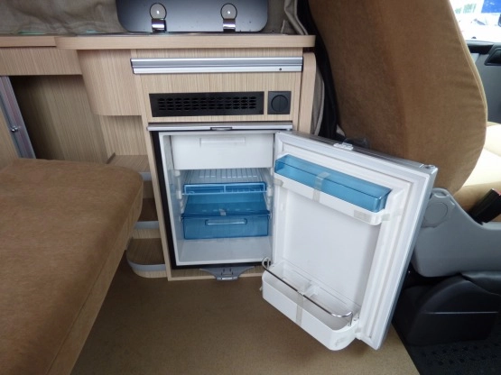                         VW T5 Kamper, profesjonalnie dostosowany - zdjęcie 9
                        