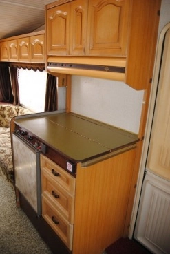                         HOBBY ADX Zarejestrowana! 4os! Ogrzewanie! Przedsionek! DMC 1000 kg! - zdjęcie 4
                        