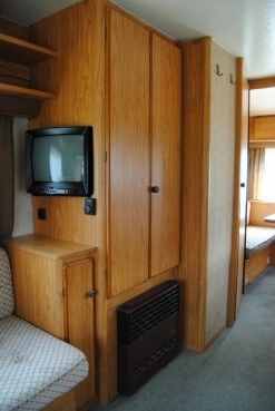                         KNAUS Zadbana 4-osobowa z łazienką! Daszek letni! Na działkę, camping! - zdjęcie 3
                        