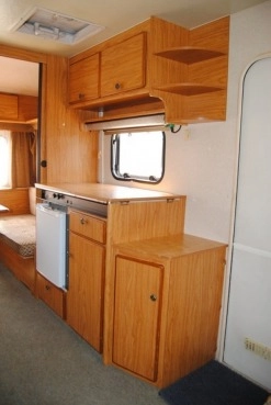                         KNAUS Zadbana 4-osobowa z łazienką! Daszek letni! Na działkę, camping! - zdjęcie 4
                        