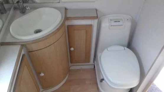                         Elddis Odyssey 482 2+1 Stan Perfekcyjny - zdjęcie 7
                        