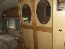                         szafa - Przyczepa kempingowa swift corniche 15/2
                        