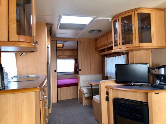                         Hobby UK 660 Special Exclusive z przedsionkiem Hypercamp Obelink - zdjęcie 1
                        