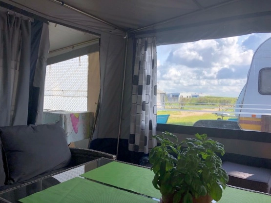                         Hobby UK 660 Special Exclusive z przedsionkiem Hypercamp Obelink - zdjęcie 5
                        