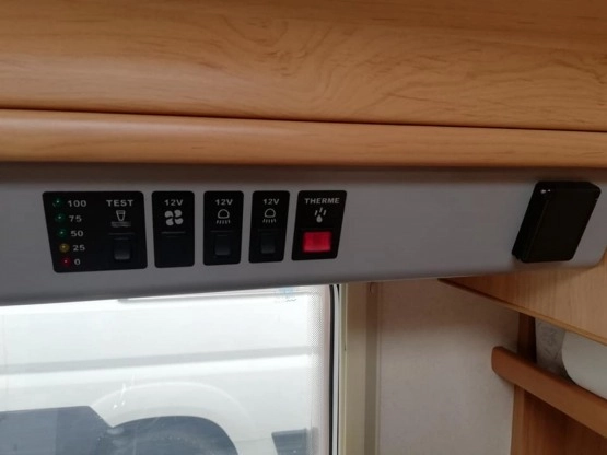                         Przyczepa Hobby 495 - zdjęcie 9
                        