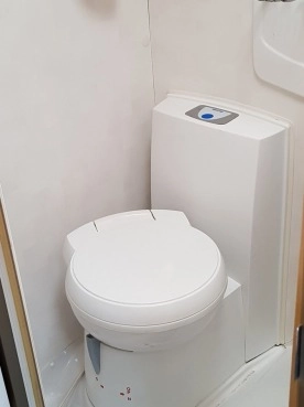                         Sprzedam KAMPERA na Peugeot Boxer 2,2, 2007 r. - zdjęcie 4
                        