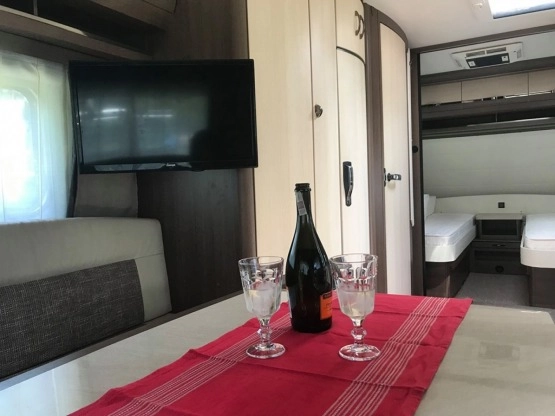                         PRZYCZEPA KEMPINGOWA - HOBBY 610 PRESTIGE - zdjęcie 6
                        