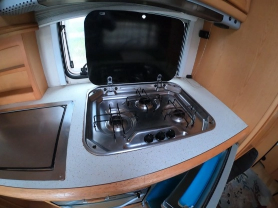                         Sprzedam przyczepę campingową Hobby Prestige - zdjęcie 4
                        