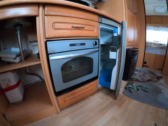                         Sprzedam przyczepę campingową Hobby Prestige - zdjęcie 8
                        