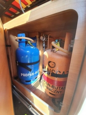                         Kamper Chausson 2007, 3.0, 6 os. - zdjęcie 11
                        