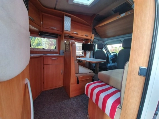                         Kamper Chausson 2007, 3.0, 6 os. - zdjęcie 17
                        