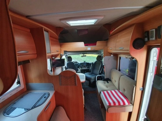                         Kamper Chausson 2007, 3.0, 6 os. - zdjęcie 5
                        