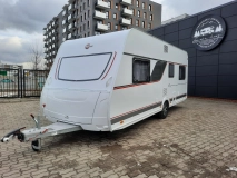                         lewy bok - Nowa przyczepa kempingowa Burstner Premio Plus 520 TL 
                        