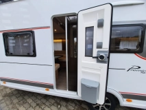                         drzwi wejściowe - Nowa przyczepa kempingowa Burstner Premio Plus 520 TL 
                        