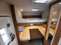                         dodatkowe łóżko - Nowa przyczepa kempingowa Burstner Premio Plus 520 TL 
                        