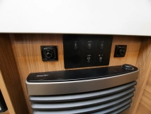                         panel sterowania - Nowa przyczepa kempingowa Burstner Premio Plus 520 TL 
                        